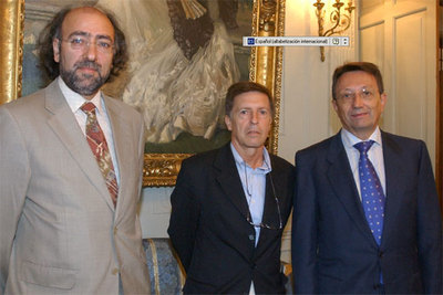 Rogelio Blanco, Juan Ramón Azaola (secretario del encuentro) y Emiliano Martínez (de izquierda a derecha).
