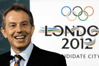 Tony Blair, al que los nervios impidieron seguir la votación ante el televisor, feliz tras conocer el triunfo de Londres.