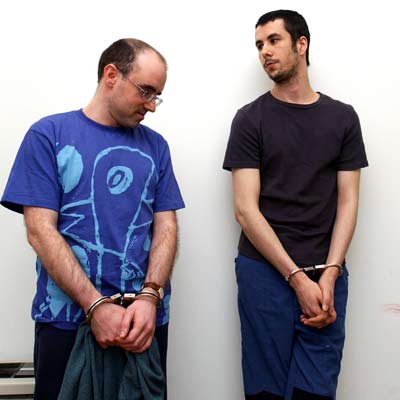 Diego Ugarte y Jon Gómez López, tras llegar ayer a Madrid.