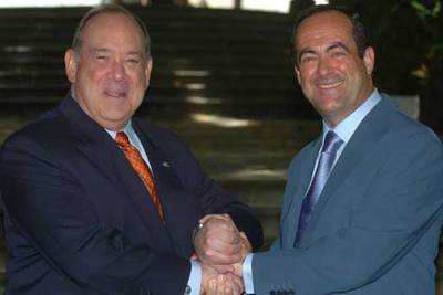 El embajador de Estados Unidos en España, Eduardo Aguirre (a la izquierda), y el ministro José Bono.
