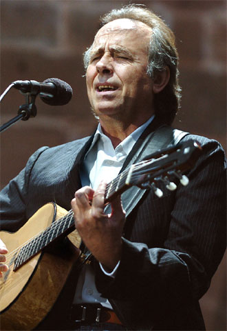 Joan Manuel Serrat, en el recital que ofreció el martes en el monasterio de Veruela (Zaragoza).