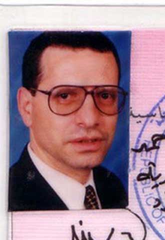 El embajador de Egipto en Irak, en una foto difundida ayer por Al Qaeda.