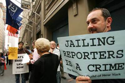Periodistas y empleados de  The New York Times  se manifiestan contra el encarcelamiento de reporteros.
