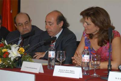 De izquierda a derecha, Salvador Ordóñez, Juan Romo y Amparo Moraleda.