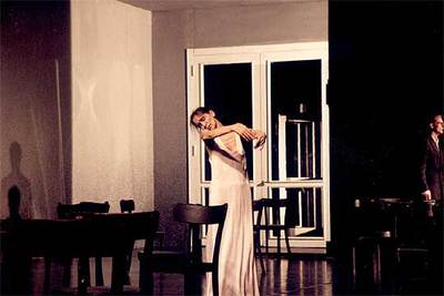Pina Bausch, en  Café Müller,  fotografiada por Pedro Almodóvar en 2001.
