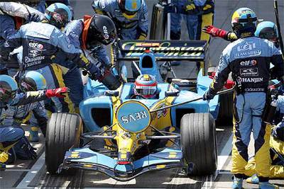 Fernando Alonso, durante una de sus paradas en  boxes. 