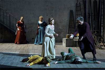 Escena de la ópera  Così fan tutte , dirigida por Patrice Chéreau en el Festival de Aix-en-Provence.