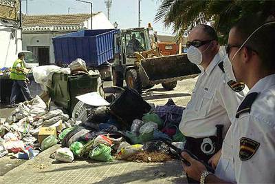 Comienza la retirada de basuras en Sanlúcar