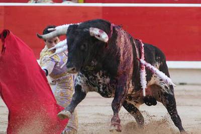 Miguel Abellán, en su primer toro, al que corto una oreja.