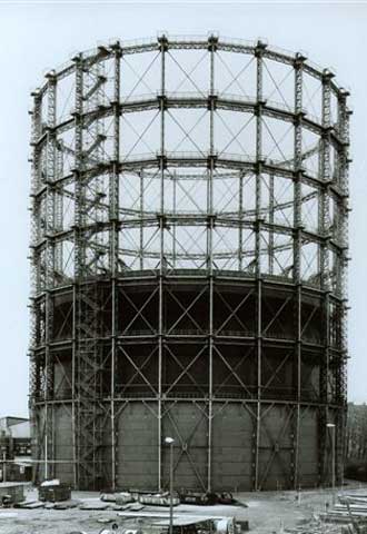 Gasómetro , de Bernd y Hilla Becher.