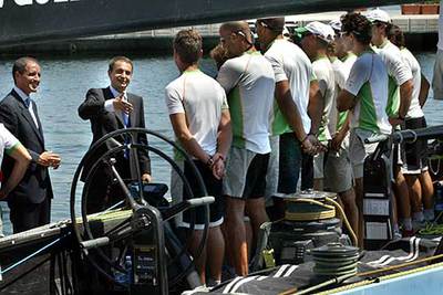 Los dos presidentes departiendo ayer con los miembros del  Desafío Español .