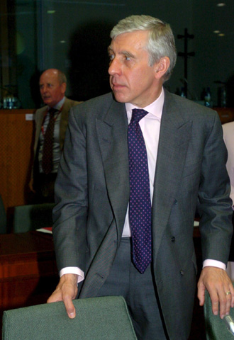 El ministro de Exteriores británico, Jack Straw, ayer en Bruselas.