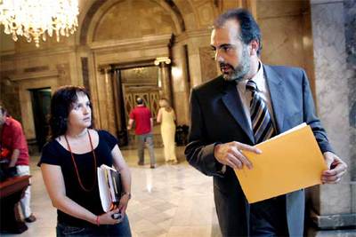 Joan Ridao, portavoz de ERC en el Parlamento catalán, tras la rueda de prensa de ayer.