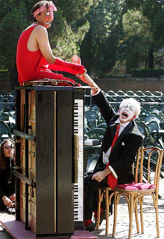 PAYASOS EN LOS JARDINES