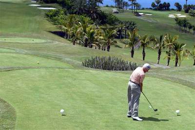 Antes, un poco de golf