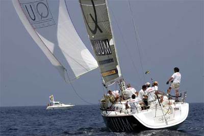 El velero  Quum Sevilla,  ganador de la competición, ayer, durante la regata.