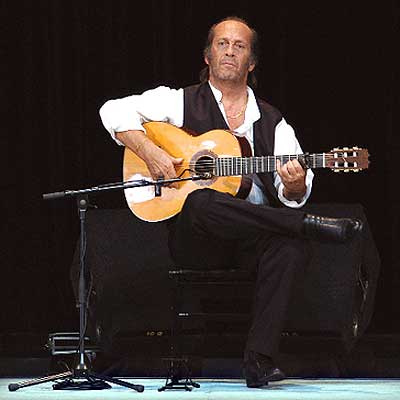 Paco de Lucía, durante el recital en el Pabellón de España.