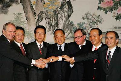 De izquierda a derecha: Christopher Hill, Kim Kye-gwan, Wu Dawei, Li Zhaoxing, Alexander Alexeyev, Song Min-soon y Kenichiro Sasae, en Pakín.