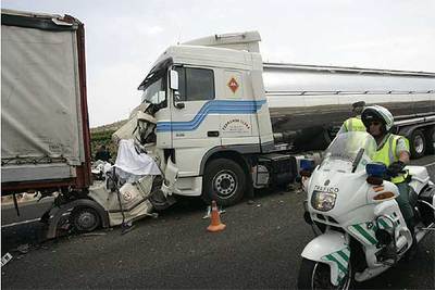 Doble accidente mortal en la A-7 en La Vall d'Uixó