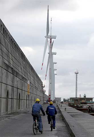 El primer parque eólico marino toma cuerpo