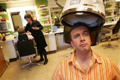 Óscar Terol, presentador del espacio  Vaya semanita. 