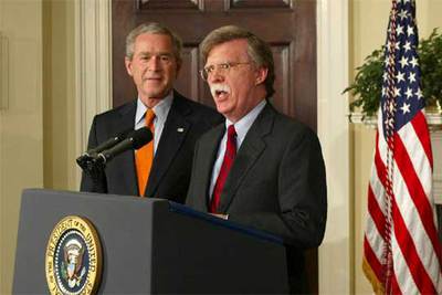 John Bolton, ayer junto al presidente Bush en Washington.