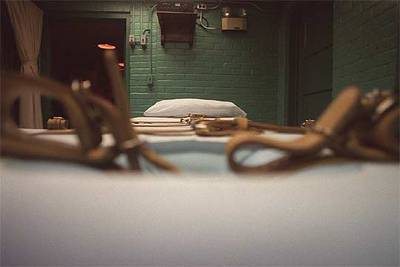 César Fierro lleva 25 años esperando que lo ejecuten en una sala como ésta, que le inyecten la dosis mortal de veneno considerada por el Estado de Tejas como la forma más eficaz de acabar con la vida de -como diría George Bush, que firmó las sentencias de muerte de 152 personas cuando fue gobernador de Tejas- 