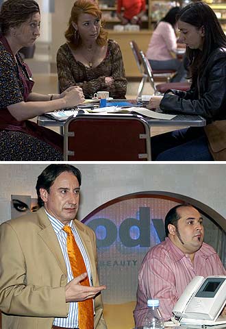 Arriba, una secuencia de la serie de TVE  Mujeres.  Abajo, los protagonistas de  A tortas con la vida  (Antena 3).