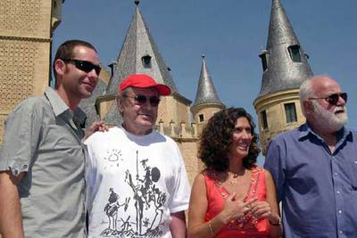 Milos Forman, en el centro y con gorra; a su izquierda, Salvador Yagüe, del equipo de producción del filme; a la derecha, la alcaldesa de Segovia, Ana Sanjosé, y el productor Saul Zaentz.