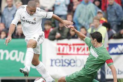 Ronaldo quiebra a un defensor del modesto Trenkwalder.