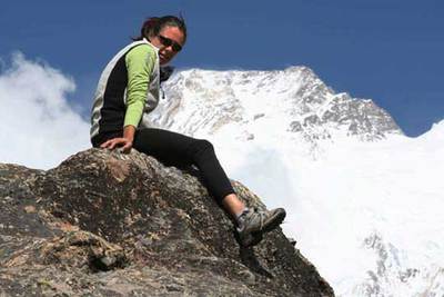 Edurne Pasabán posa frente al  ochomil  Nanga Parbat.
