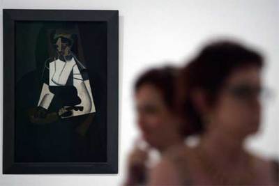  Mujer con mandolina, según Corot  (1916), una de las obras expuestas en el Reina Sofía.