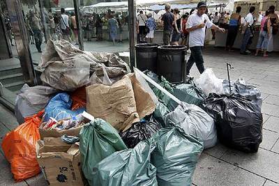 La basura toma el centro de Barcelona