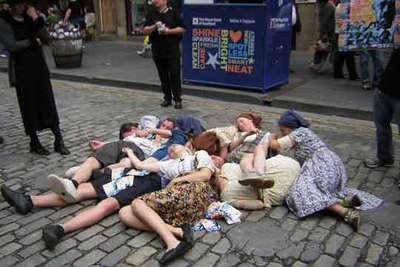 Un anuncio callejero del musical  Korczak,  uno de los espectáculos del Fringe.