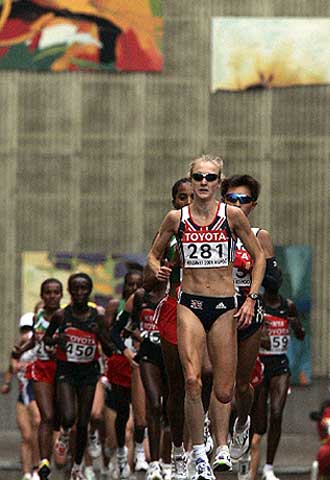 Paula Radcliffe comanda la carrera del maratón.