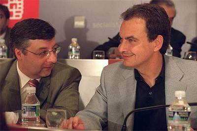 El secretario de organización del PSOE, José Blanco (izquierda), con el presidente José Luis Rodríguez Zapatero.
