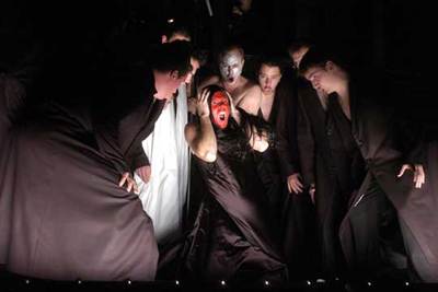 Una escena del montaje de  Curlew River   presentado en Edimburgo.