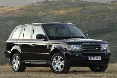 Aunque por fuera son muy parecidos, el Range Sport es más corto y tiene un techo más bajo que el Range tradicional. El objetivo es ofrecer un estilo más deportivo y mejorar el dinamismo en asfalto.