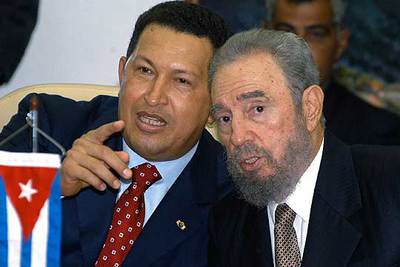 Hugo Chávez (izquierda) y Fidel Castro, ayer en La Habana.