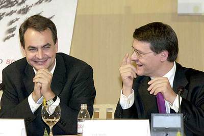 El presidente del Gobierno, José Luis Rodríguez Zapatero, y el ministro de Administraciones Públicas, Jordi Sevilla.