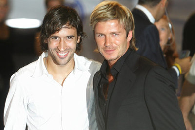 Raúl y Beckham, a su llegada al estreno en el estadio.
