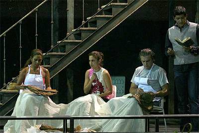 Ensayo de 'Ana en el trópico': de izquierda a derecha, Lolita, Tony Acosta, Luis F. Alvés y Pablo Durçan.