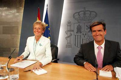 La vicepresidenta María Teresa Fernández de la Vega y el ministro Juan Fernando López Aguilar.