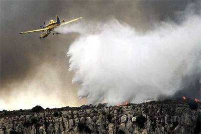 El incendio de un vehículo abandonado arrasa ocho hectáreas en Benassal