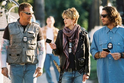 Un fotograma de la película  Domino,  que interpretan Kiera Knightley, Mickey Rourke (izquierda) y Al Martínez.