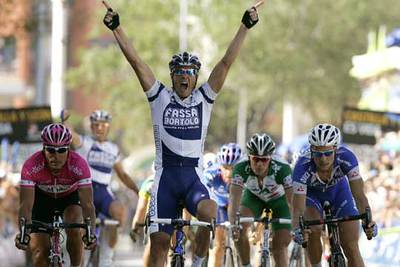 Alessandro Petacchi marca su victoria.