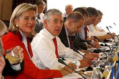 El ministro de Exteriores británico, Jack Straw, y Javier Solana, en la reunión de ministros de la UE en Gales.