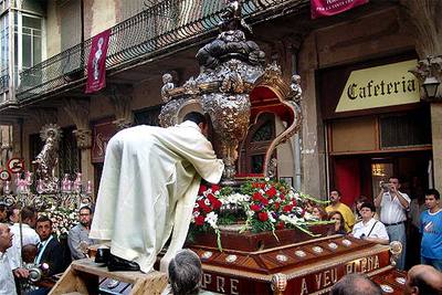 La Virgen de la Cinta recorre las calles de Tortosa