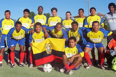 El Sporting de Ecuador posa al completo.