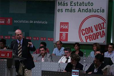 Manuel Chaves, ayer, en un momento de su intervención ante el comité director del PSOE.